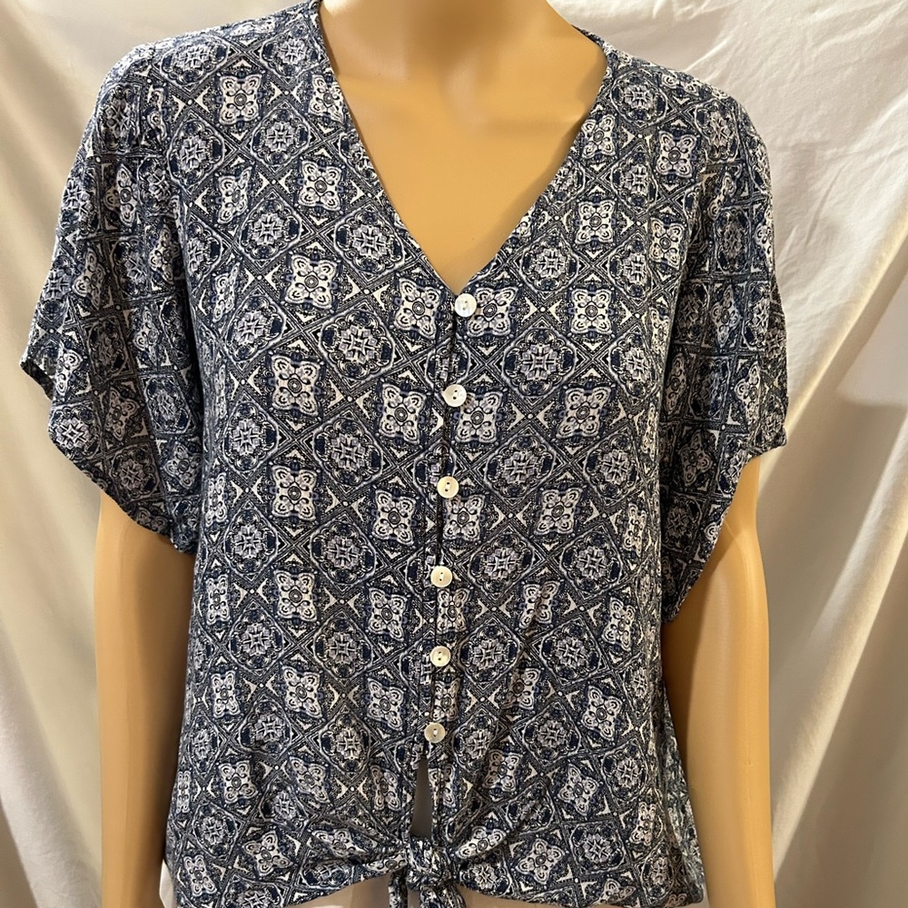 Cabana Cay tie front,  SZ Medium blouse.